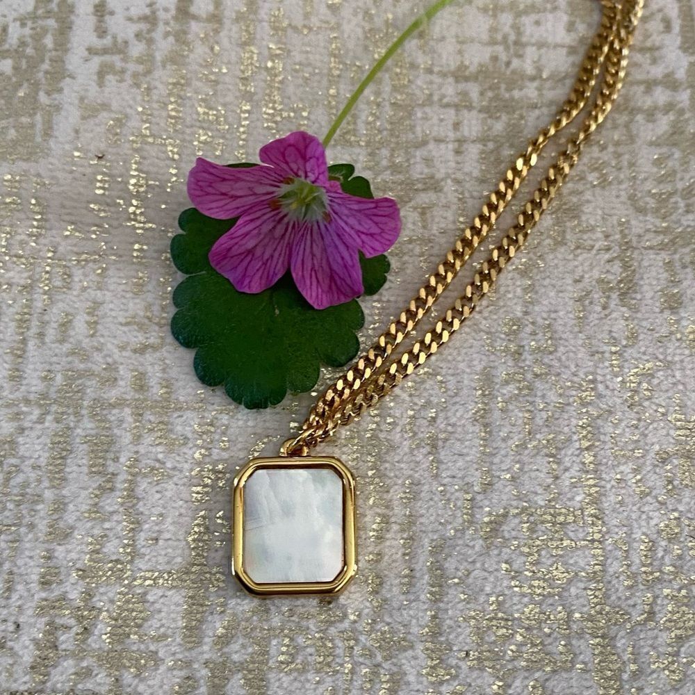 Slide Jewelry Gold Eva Necklace with Iridescent Pendant. NWOT!
